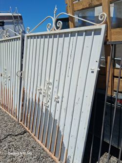 10.5'x67.5" 2 Piece Swinging Gate Assy Read Description 
