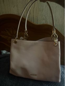 Beautiful purse. Like new. Barely used