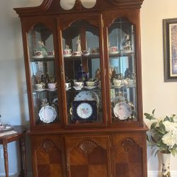 Showcase and Curio mahagony wood in very good condition