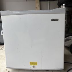 Haier Mini Fridge Works Great No Shelves $20