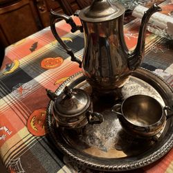 Beautiful Vintage Oneida Silver Plated Tea Set 