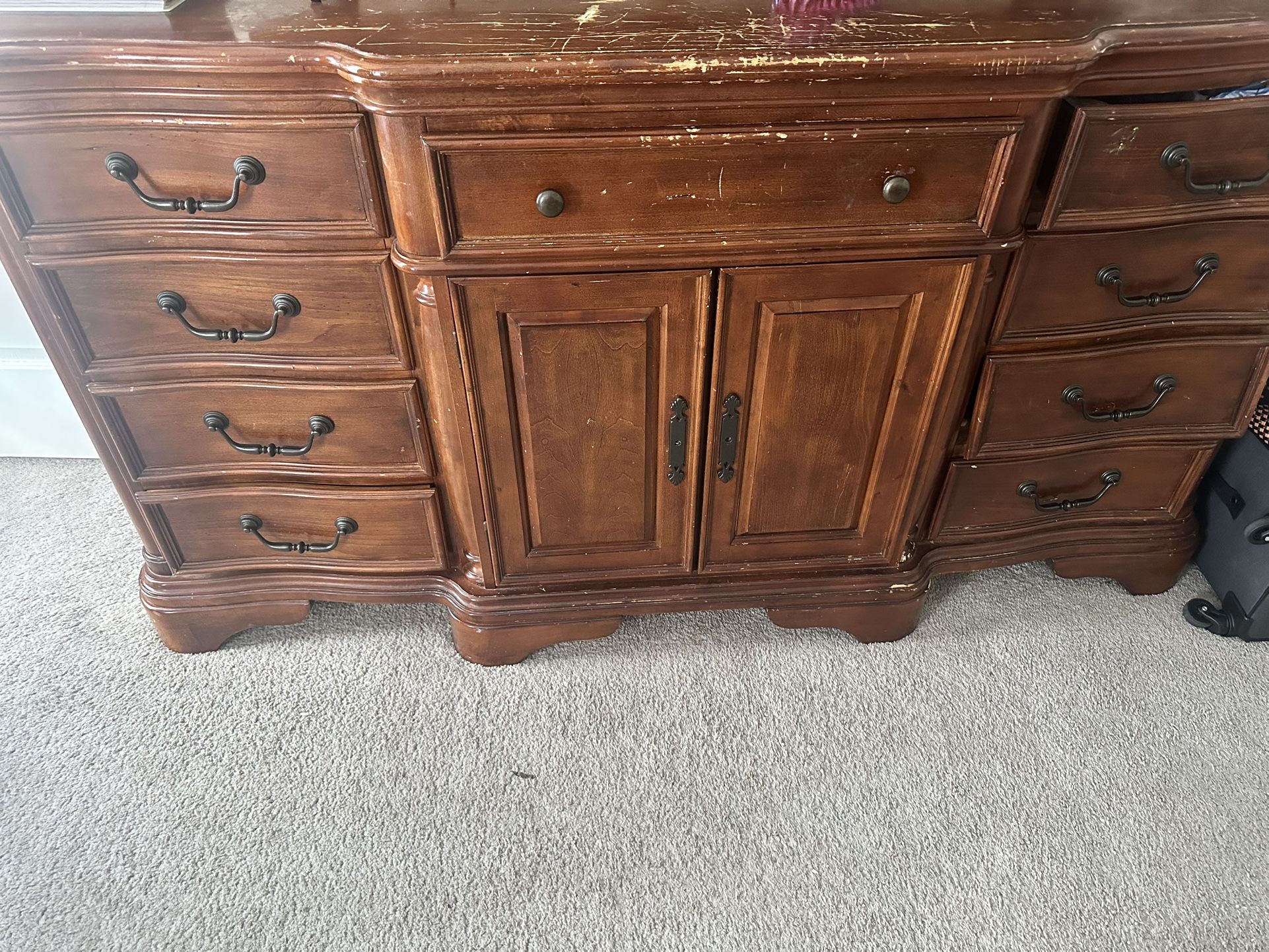 Solid Wood Dresser (VERY heavy) *FREE*