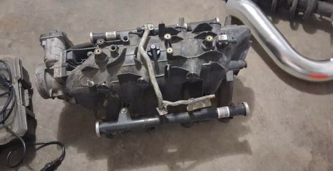 Chevy 5.3 Intake Manifold With Injectors And All Sensors