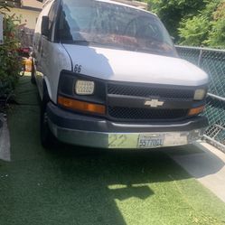 2006 Chevrolet Express Cargo 2500 2WD Utility Van Gas 155 WB