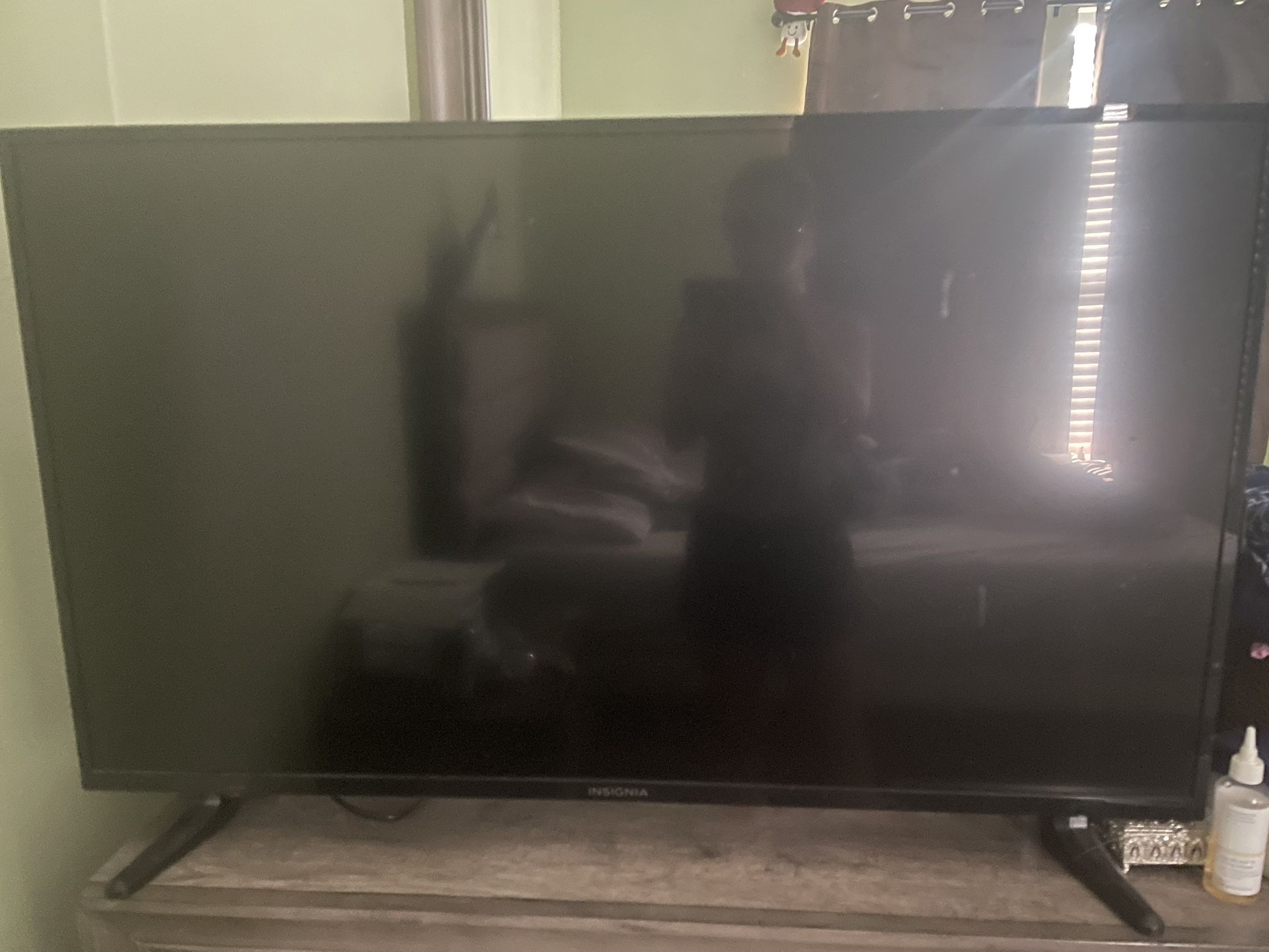 43” Insignia TV