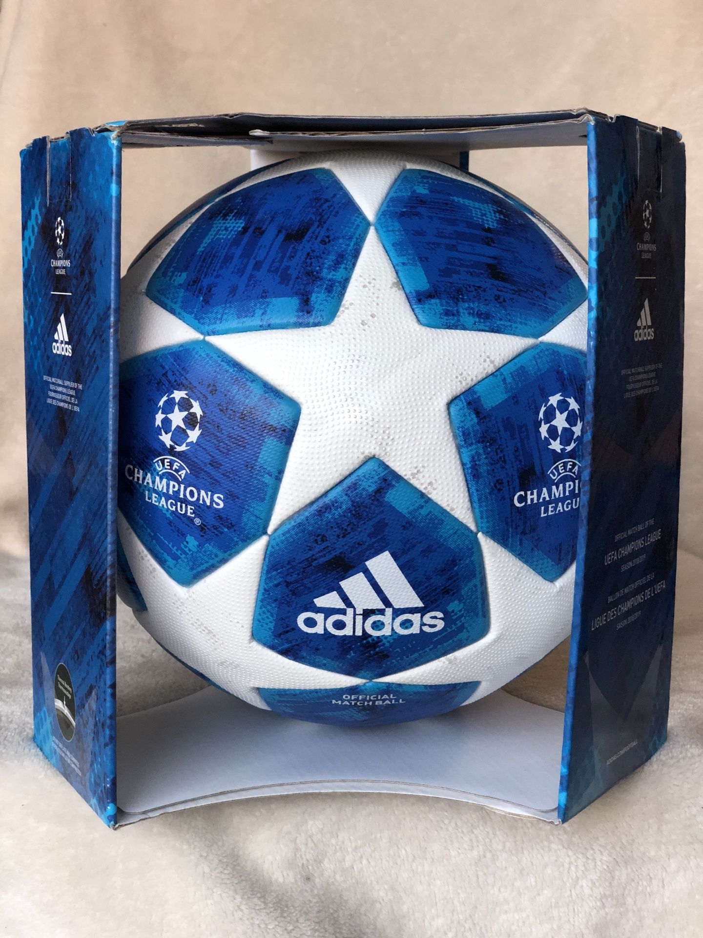 Adidas UEFA Champions Legue 2018/19 Official Match Ball - Balón Official de  la Champions League NEW WITH BOX for Sale in Los Angeles, CA - OfferUp