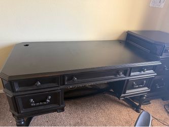 Hooker executive desk with 2 files cabinets