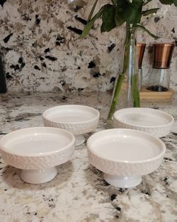 mini pedestal plates for mini cupcakes or appetizers