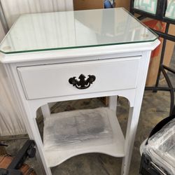 Side Dressing Table