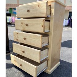 5 drawers dresser/ Five drawers dresser