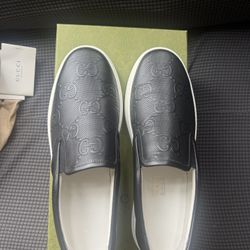 NEED GONE !! Gucci Men's GG Embossed Leather Slip-On Sneakers