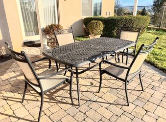 Patio Table & 4 Chairs & Rocker (Aluminum Metal frame) Set - Great Condition