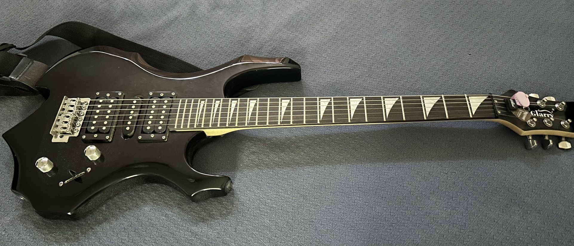 Black Guitar   Like New   6 string   $150 OBO