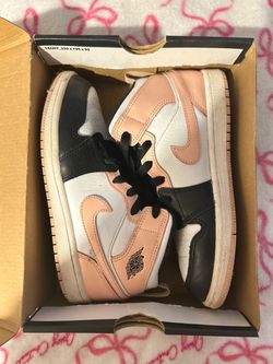 Air Jordan 1 Mid Arctic Orange/Black – Size 3Y 🩷🖤