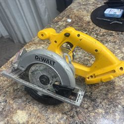 Dewalt Circular Saw DC390