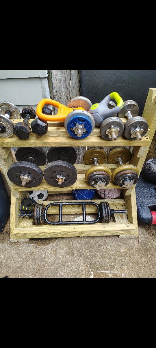 Par Different Size Weights. And Stand And Balls 5 And 8 Pounds