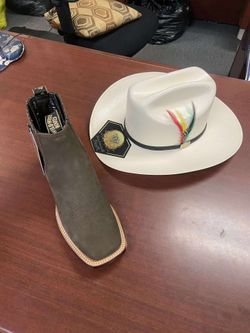 Combo de botines y sombrero de 2000X