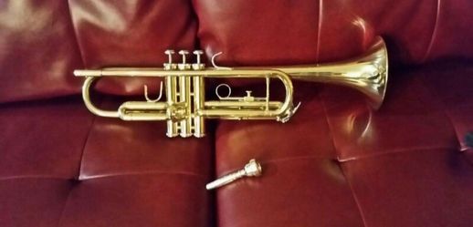 New BACH Trumpet! w/ mouthpiece & case