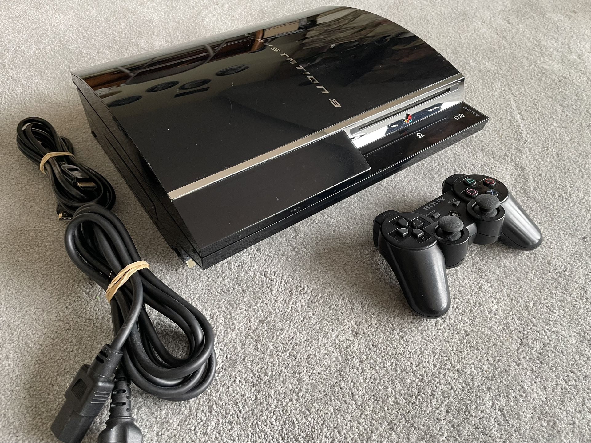 80 GB PlayStation 3 CECHE01 ***plays PS2 disks***