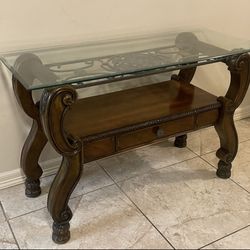 Entrance table