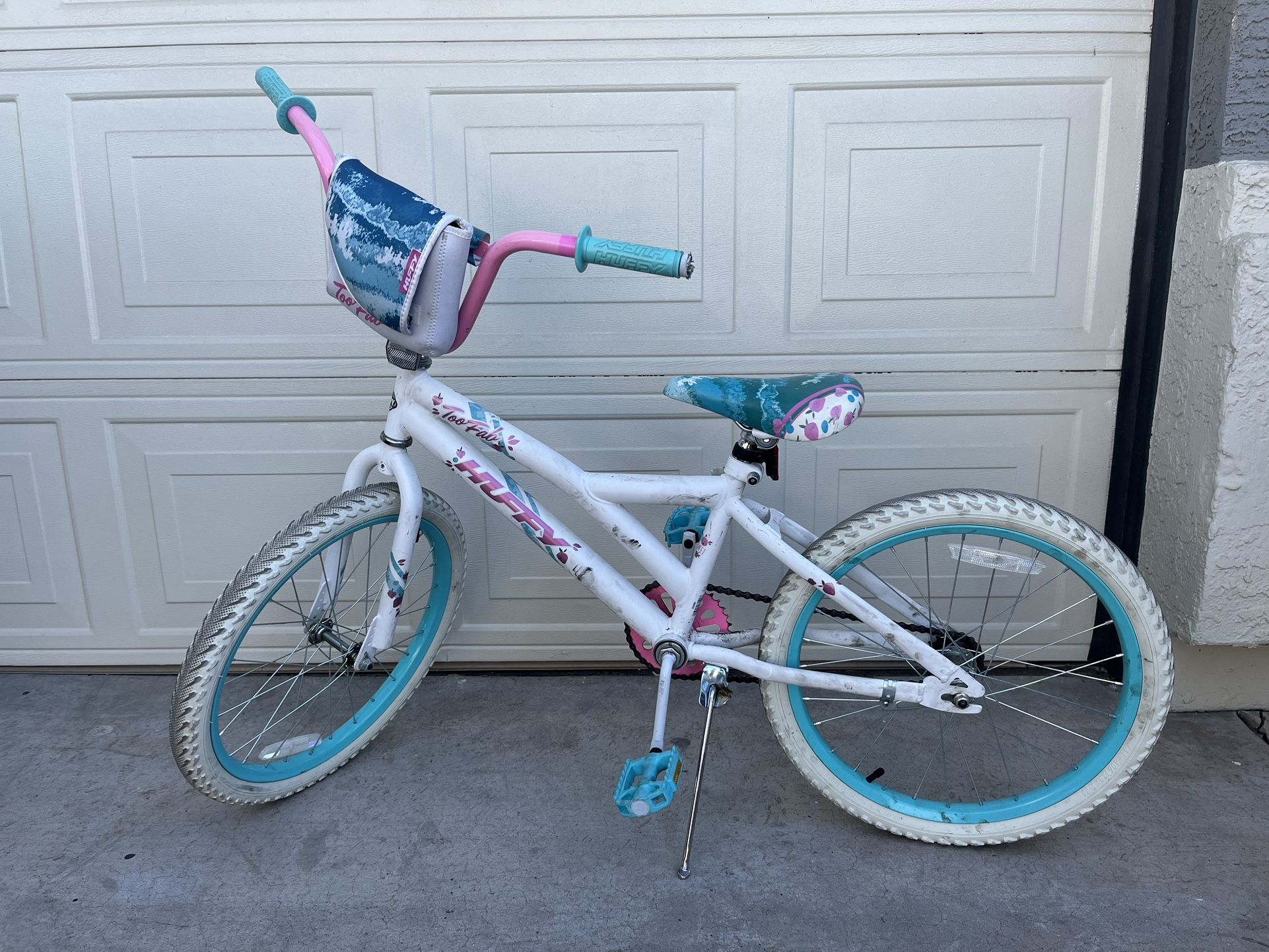 Girls Huffy Too Fab 20 Inch Bike w/Basket Pouch