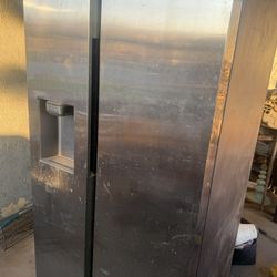 SAMSUNG REFRIGERATOR 