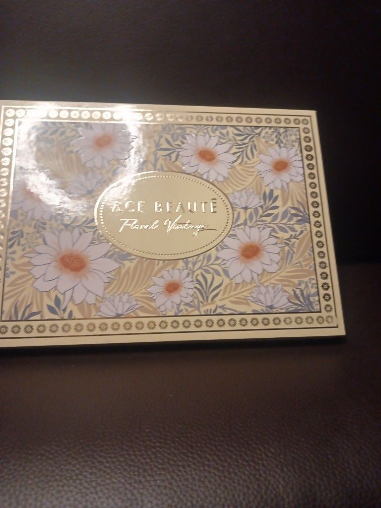 Ace Beauty Floral Vintage Makeup Pallet