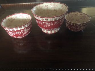 Temptation round serving bowls