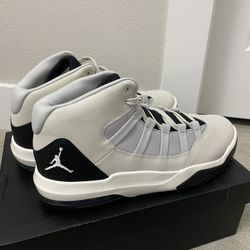 Jordan Max Aura Size 12