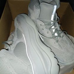 Yeezys Dsrt Bt Size 9