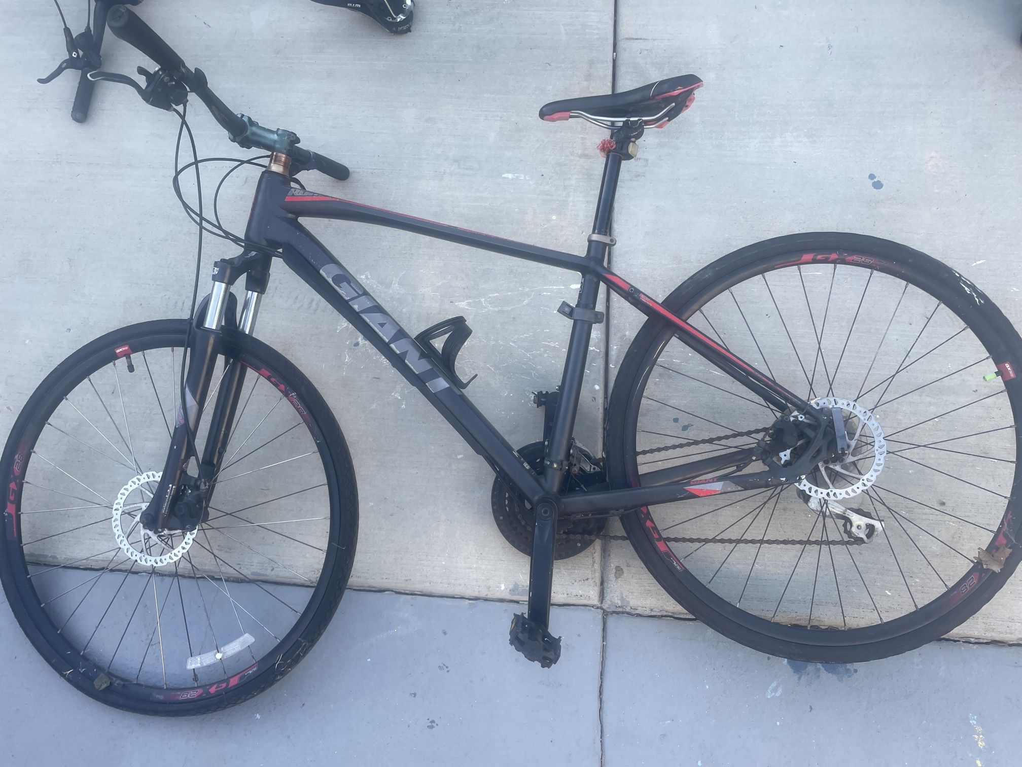 Giant Roam 3 Disc Hybrid - Medium Frame 28 In Wheels 