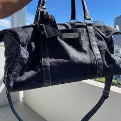 Large Keneth Cole Bag. 