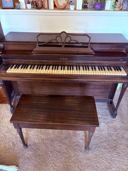 Vintage 1978 Winter Piano