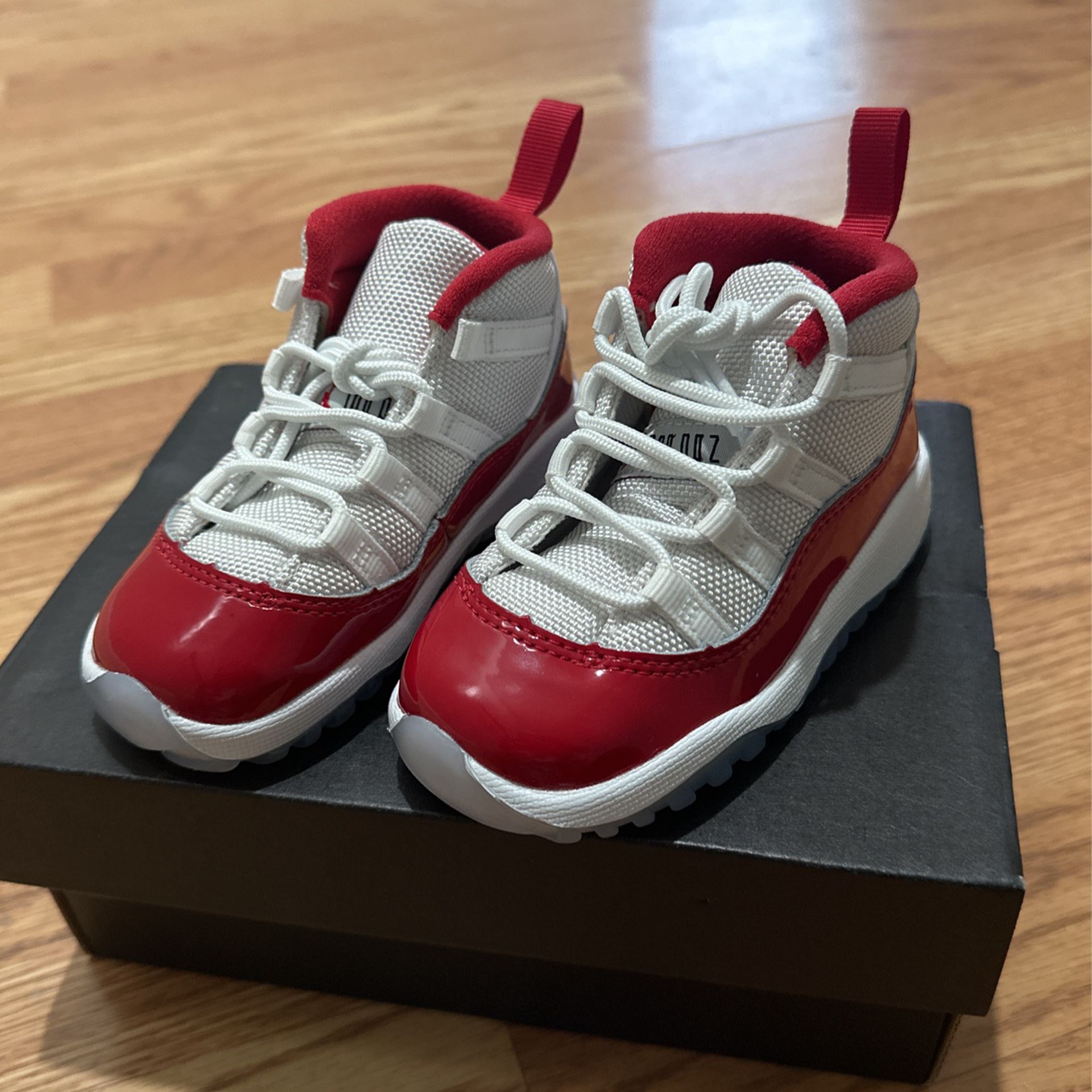New Jordan 11 Cherry red - 6c