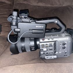 SONY ILME-FX6 Cinema Line Full-Frame Camera with SEL24105G