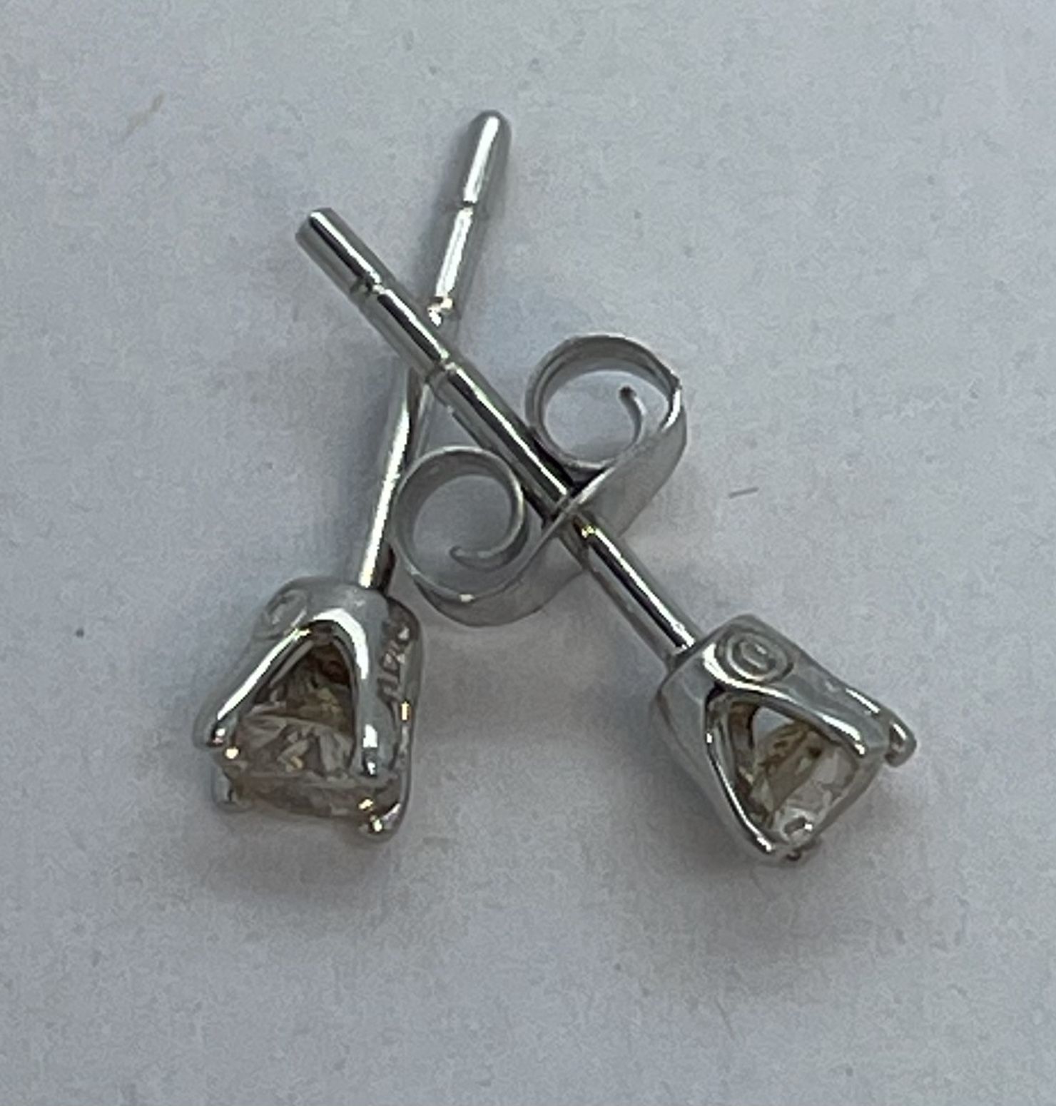 14K W/Gold Earrings Diamond. New 