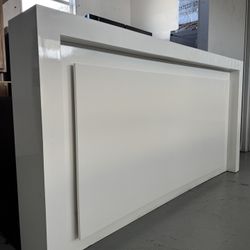 Custom Wood Laminated Desk With High Gloss Front