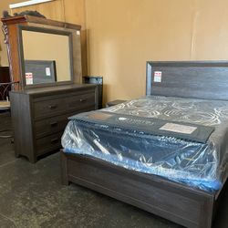 Queen 4-Piece Charcoal Gray Bedroom Set