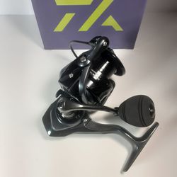 Black TA- KAM5000 Spinning Reel
