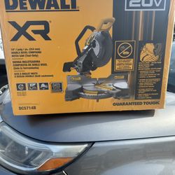 Dewalt XR 10” doble bevel compound miter saw tool only serrucho, sierra