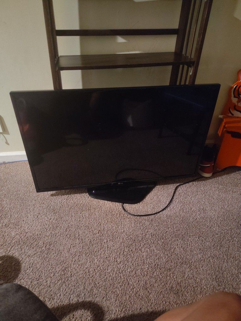 Flat Screen With Remote 43 Inches