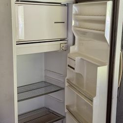 Free Working Whirlpool Fridge 