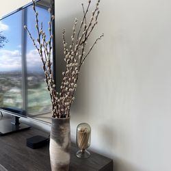 Flower vase plus flowers