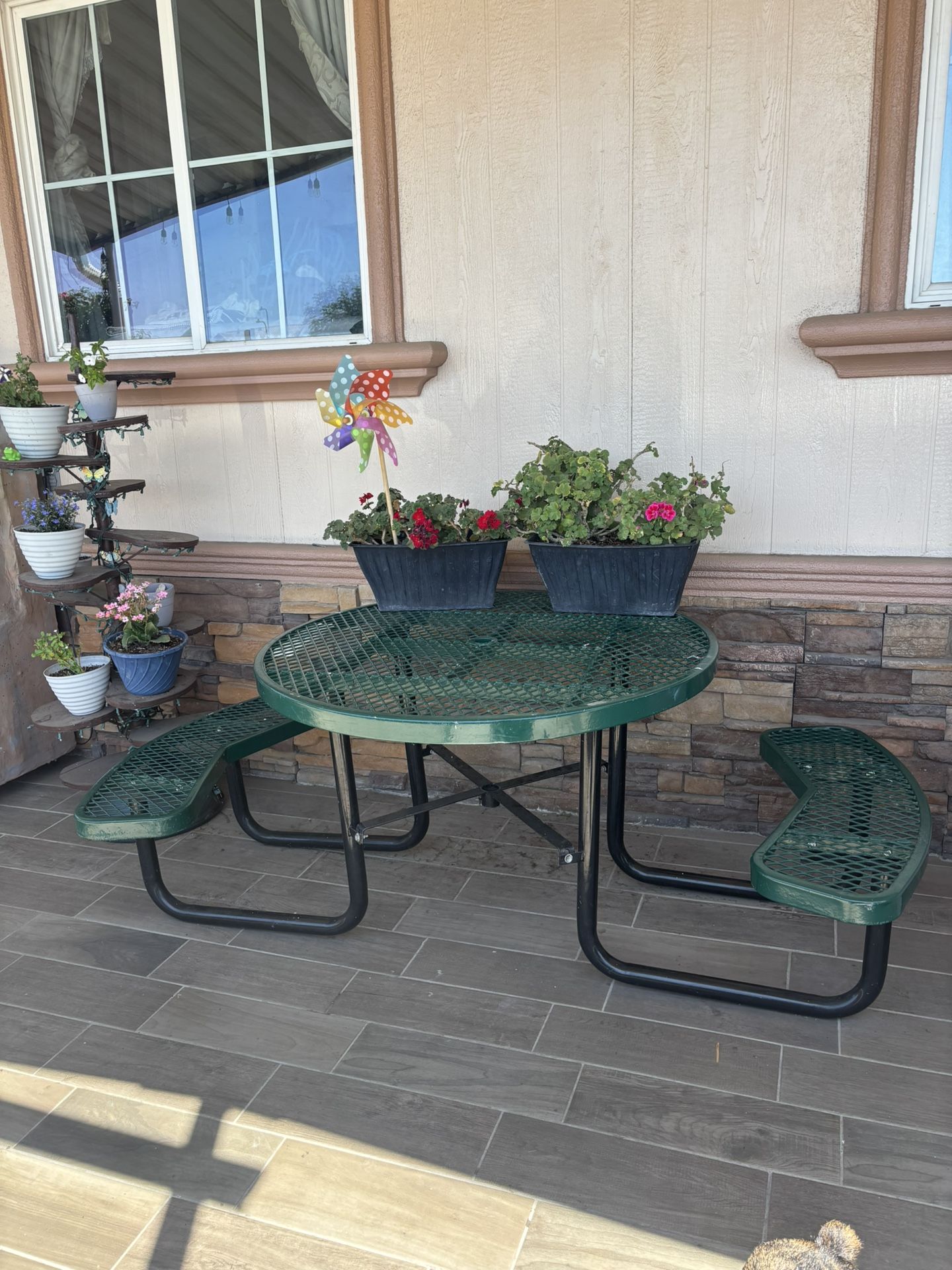 Round Picnic Table