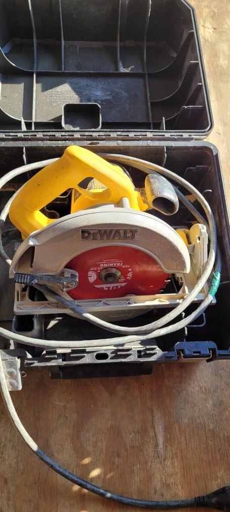 Dewalt Electric Circular Saw
