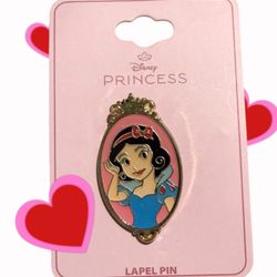 Snow White Oval Portrait Enamel Pin