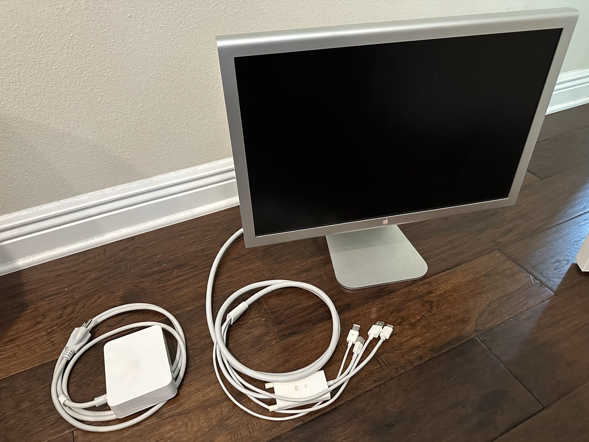 Like new Apple Cinema Display With Adaptor(s) And Power Cable