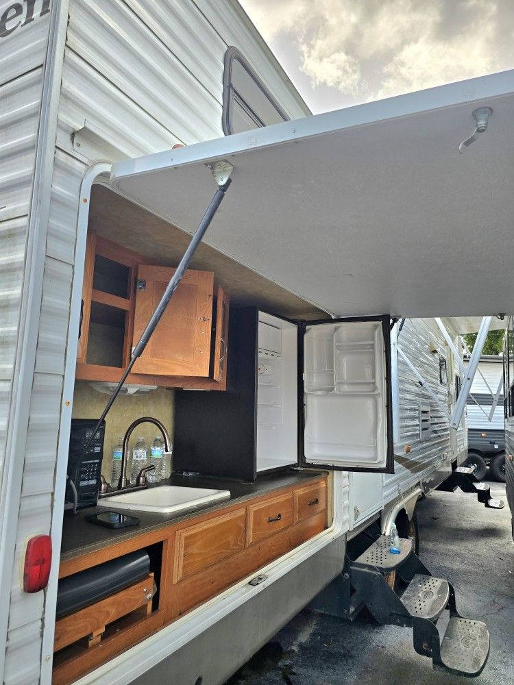 Rv Travel Trailer Motor Home $9999