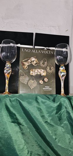 2 Una Alla Volta Wine Glasses