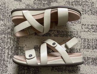 Vionic Cypress - Women's Strappy Sandal Size 8